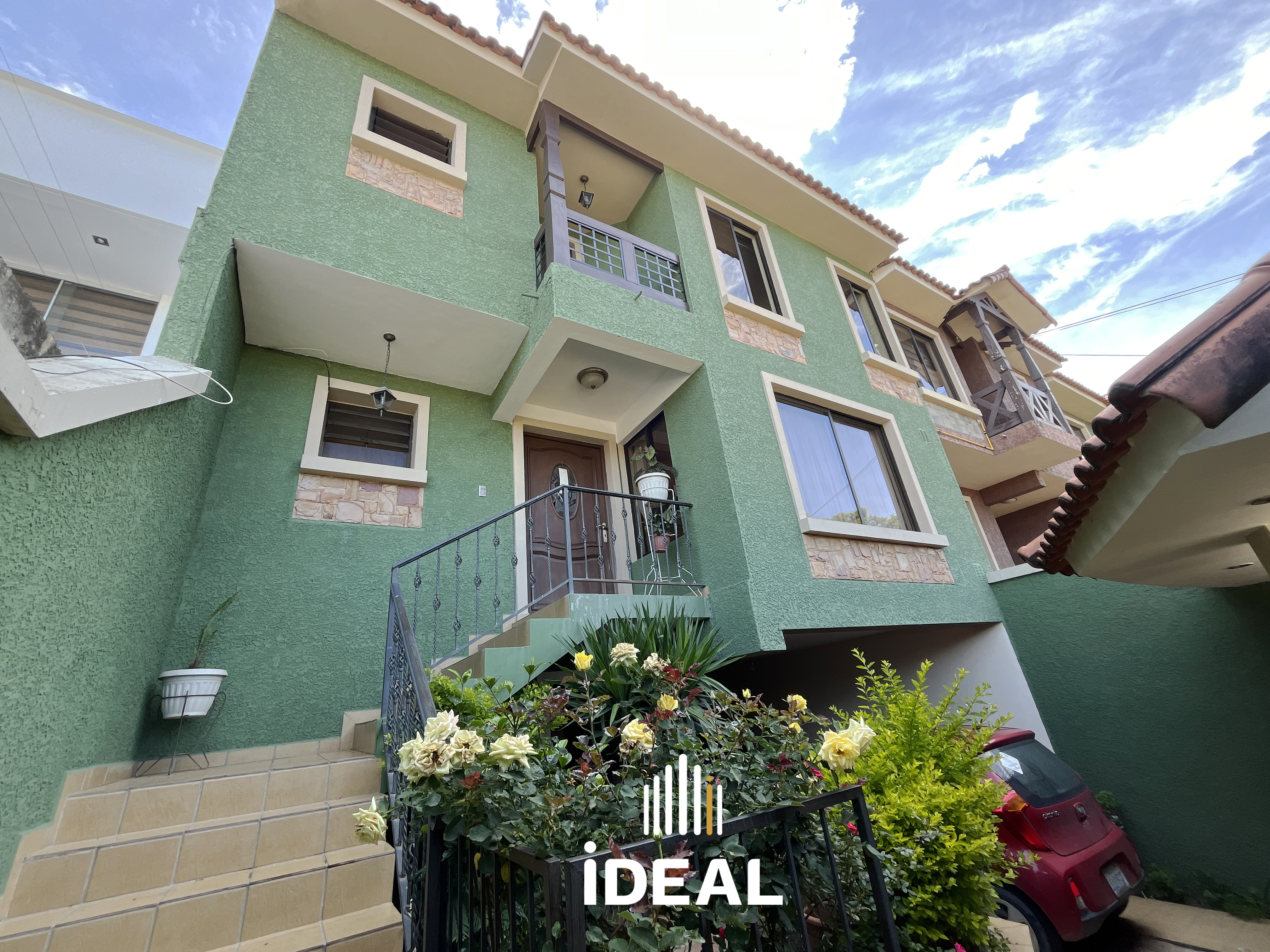 CASA EN VENTA de 4 habitaciones OFERTABLE en la Zona Mesadilla