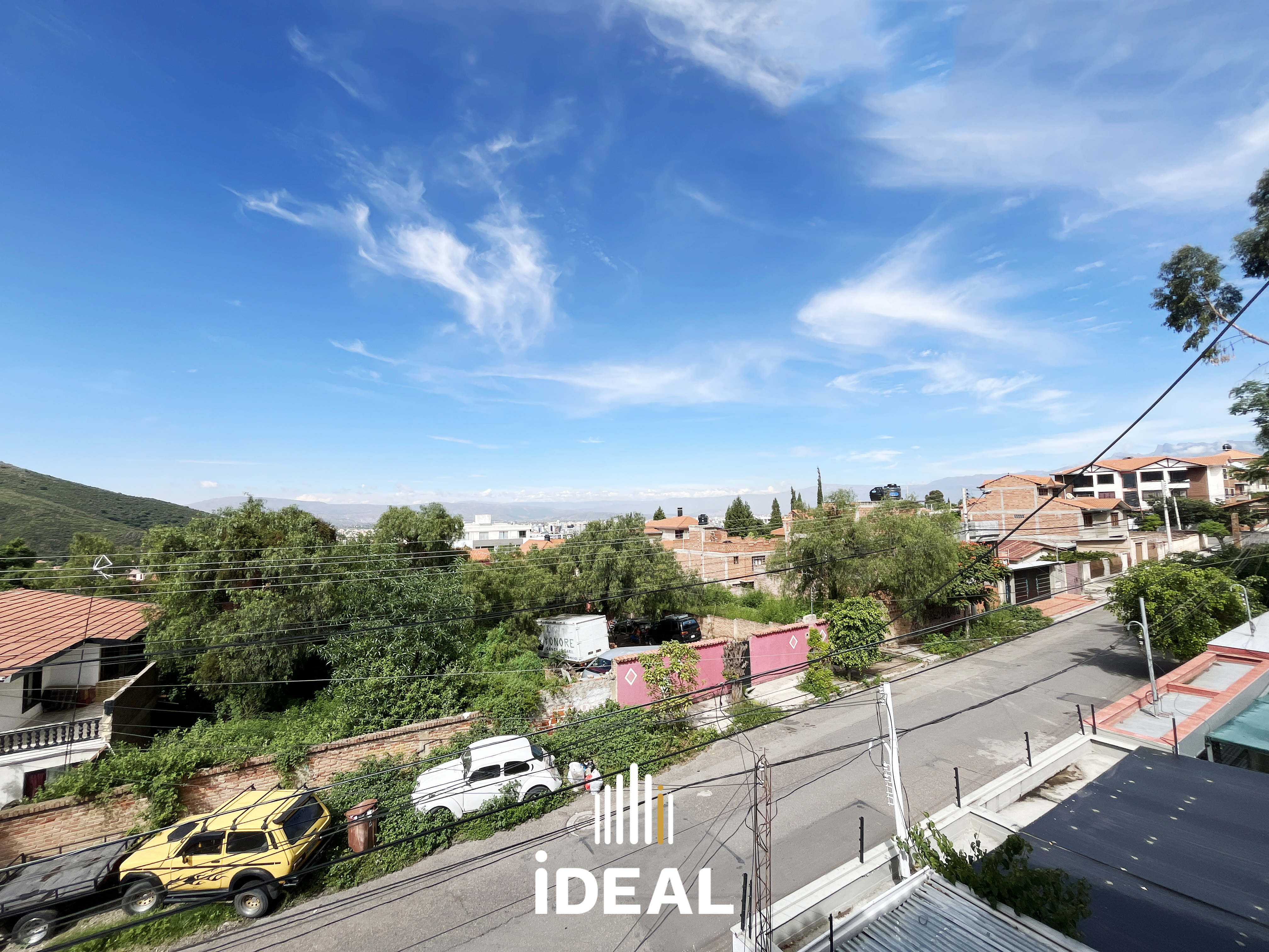 CASA EN VENTA de 4 habitaciones OFERTABLE en la Zona Mesadilla