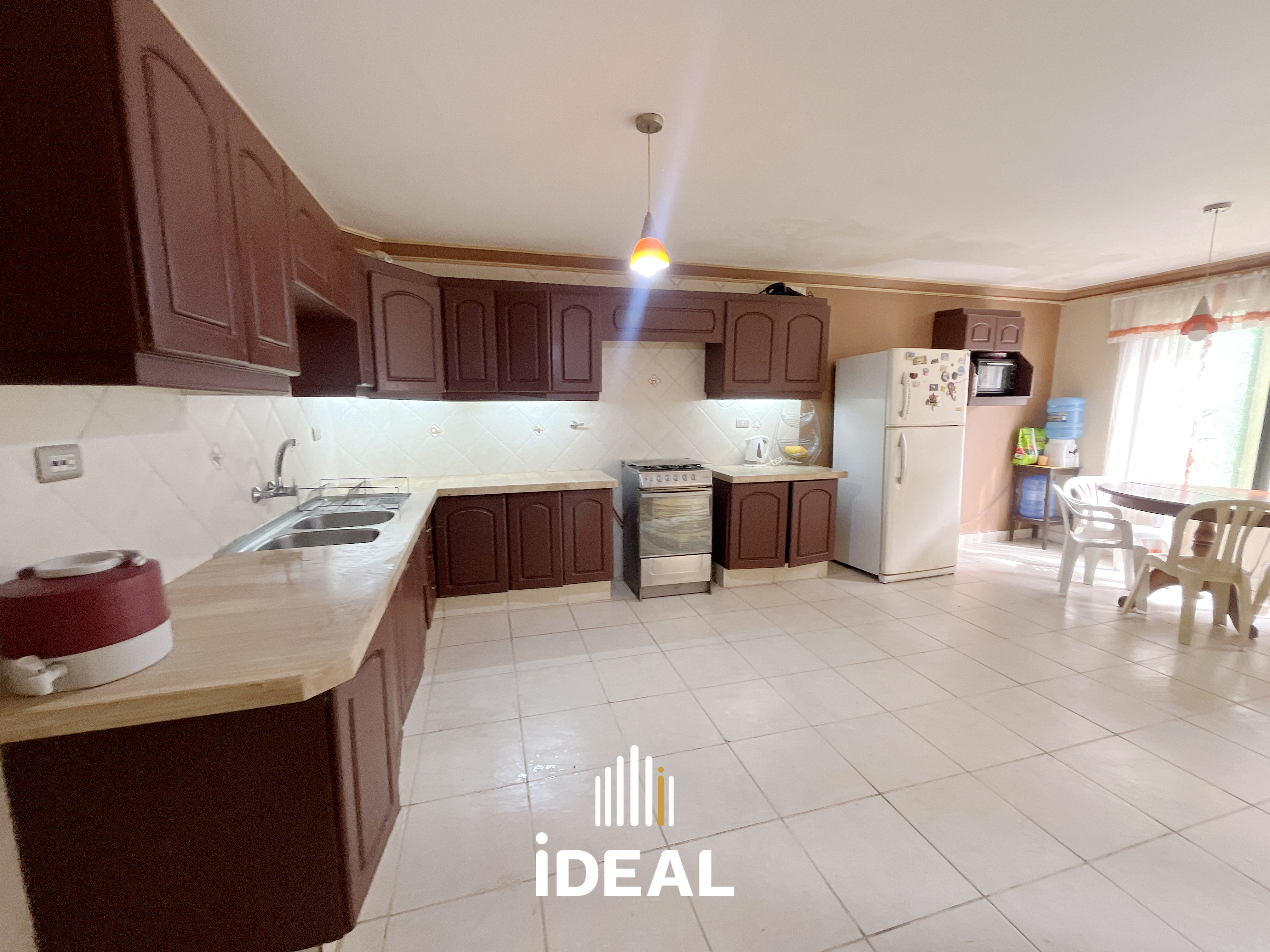 CASA EN VENTA de 4 habitaciones OFERTABLE en la Zona Mesadilla