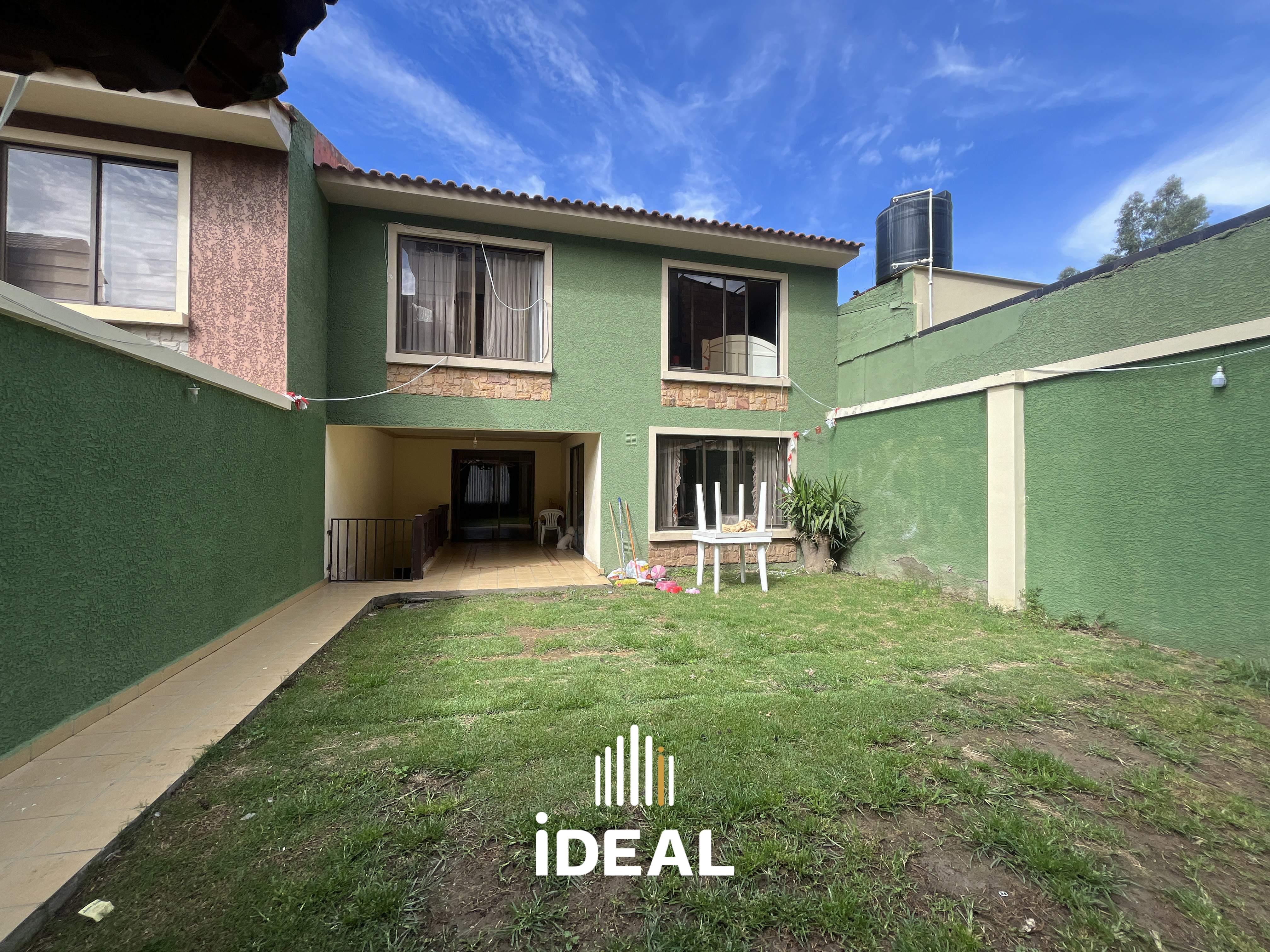 CASA EN VENTA de 4 habitaciones OFERTABLE en la Zona Mesadilla